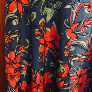 LuLaRoe Joy NWT Christmas poinsettia like design